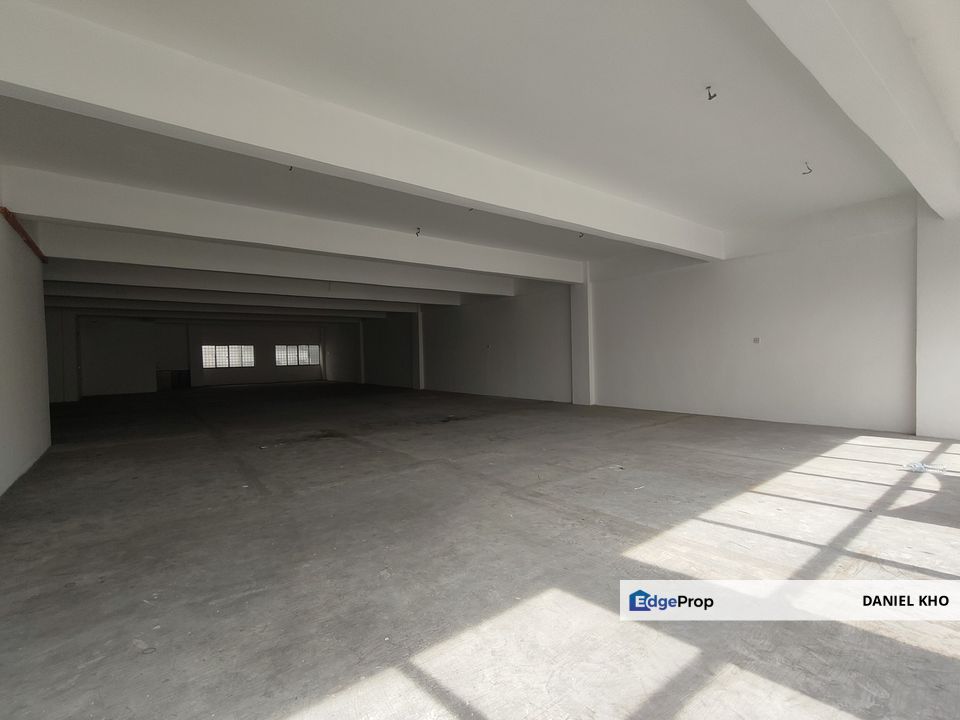 44 x 90 First floor shop with lift near by Standard Chartered Bank Klang Town , Selangor, Klang