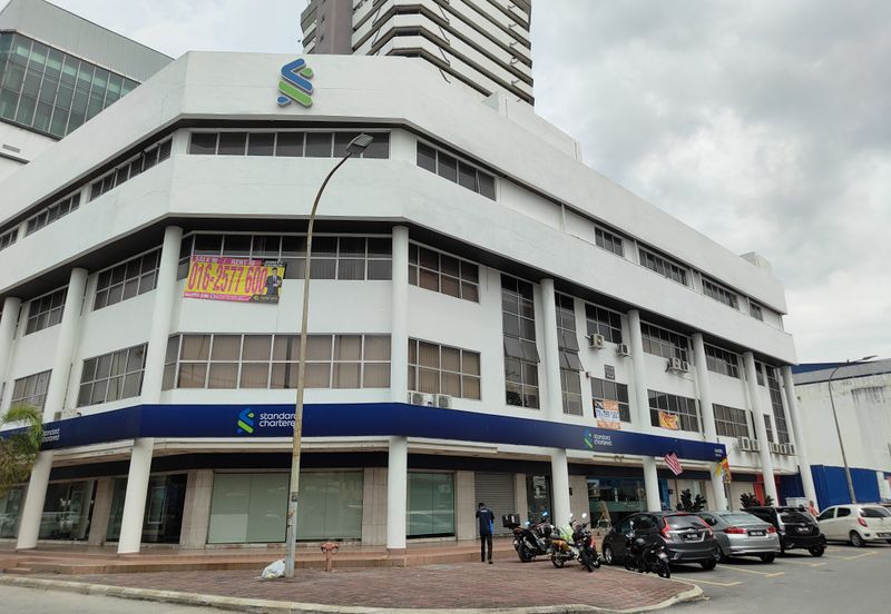 44 x 90 First floor shop with lift near by Standard Chartered Bank Klang Town 