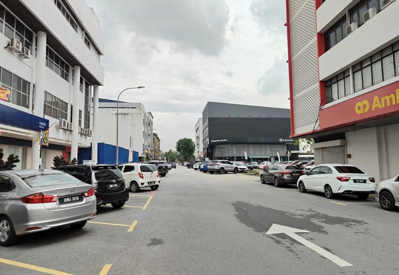 44 x 90 First floor shop with lift near by Standard Chartered Bank Klang Town 