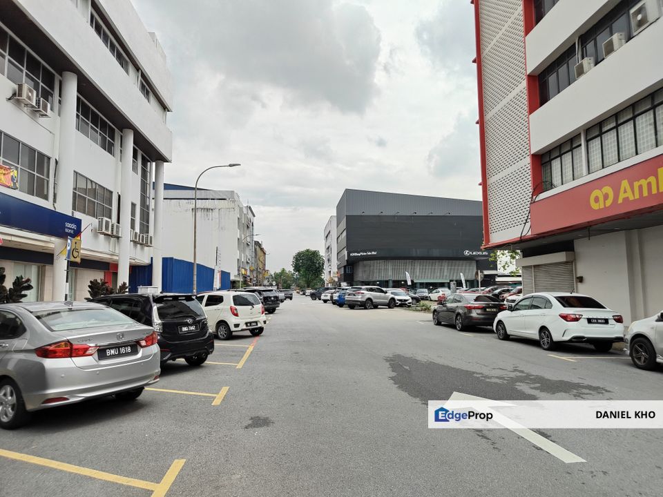 44 x 90 First floor shop with lift near by Standard Chartered Bank Klang Town , Selangor, Klang