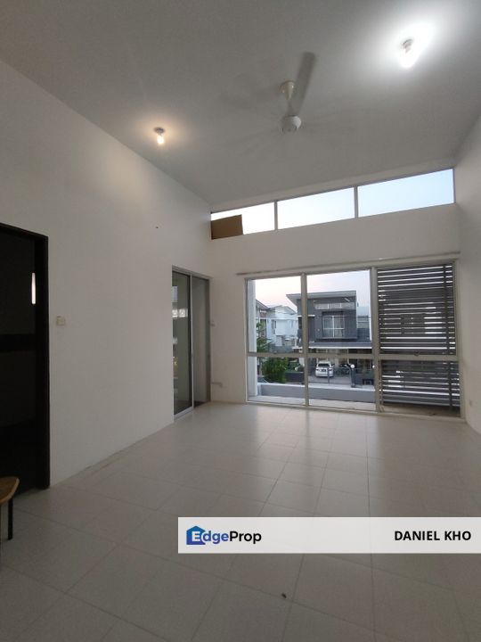 [Price Reduced] Renovated Semi-D with Large Land 4,058 sq.ft @ Taman Temenggung, Kuala Selangor – RM 700,000 Only, Selangor, Kuala Selangor