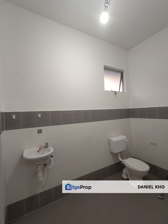 [Price Reduced] Renovated Semi-D with Large Land 4,058 sq.ft @ Taman Temenggung, Kuala Selangor – RM 700,000 Only, Selangor, Kuala Selangor