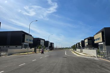 Bandar Bukit Raja i8