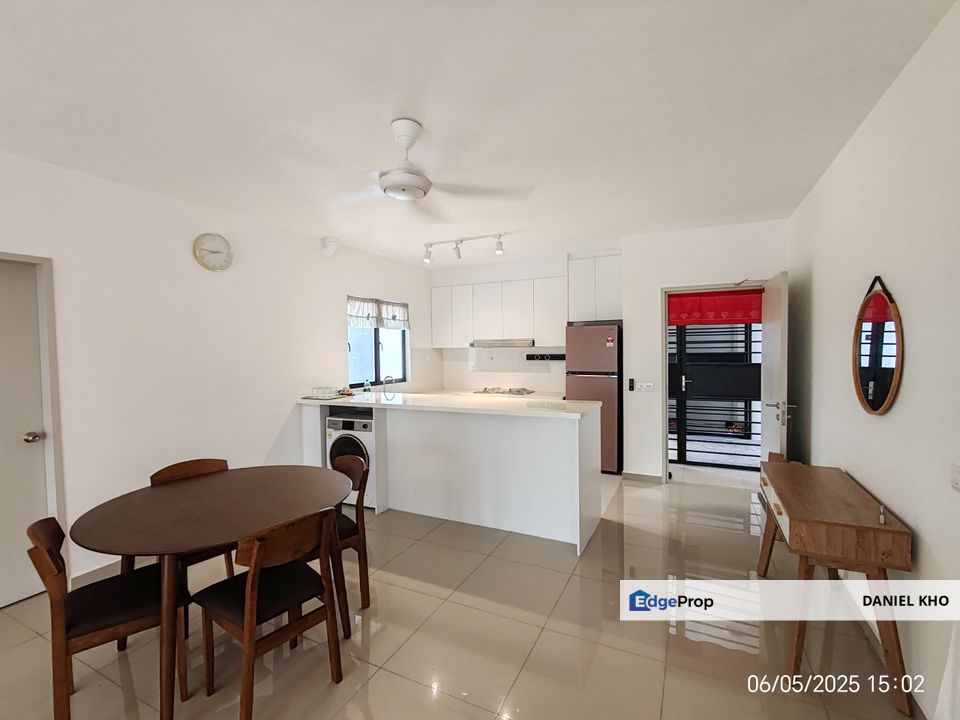 Renovated Nice view  fully furnished Condominium near by Setia City Mall , Selangor, Setia Alam/Alam Nusantara