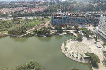 Gravit8 @ Klang South