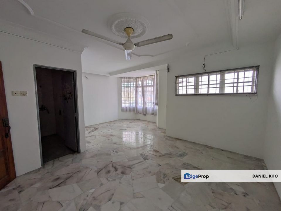 Renovated & keep well house in Taman Sri Pelabuhan near by Pantai Hospital Klang , Selangor, Port Klang