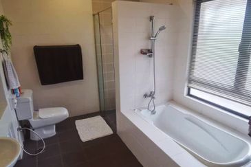 Glenmarie Cove Residence