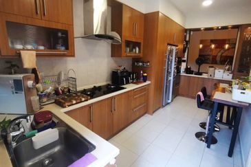 Glenmarie Cove Residence