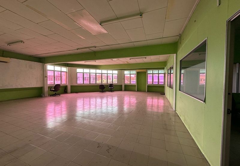 Corner 2 storey link factory near by Econsave Pandamaran Port Klang 