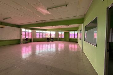 Corner 2 storey link factory near by Econsave Pandamaran Port Klang 