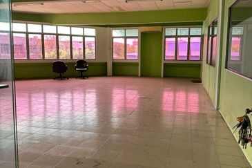 Corner 2 storey link factory near by Econsave Pandamaran Port Klang 