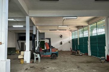 Corner 2 storey link factory near by Econsave Pandamaran Port Klang 