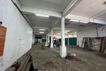 Corner 2 storey link factory near by Econsave Pandamaran Port Klang 