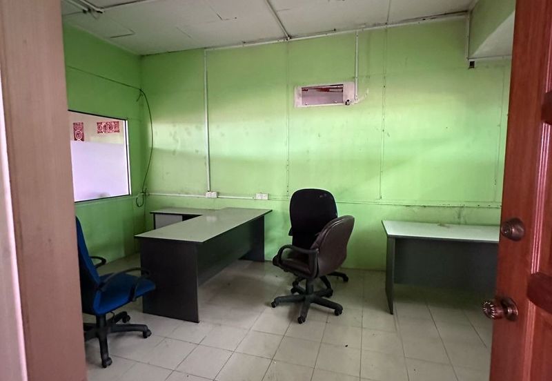 Corner 2 storey link factory near by Econsave Pandamaran Port Klang 