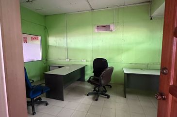 Corner 2 storey link factory near by Econsave Pandamaran Port Klang 