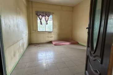 Corner 2 storey link factory near by Econsave Pandamaran Port Klang 