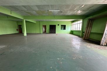 Corner 2 storey link factory near by Econsave Pandamaran Port Klang 