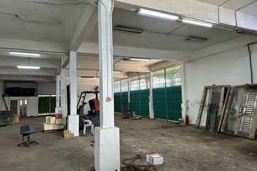 Corner 2 storey link factory near by Econsave Pandamaran Port Klang 