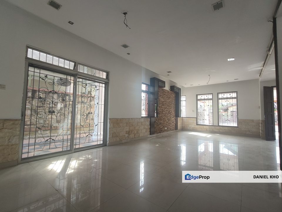 Renovated & new refurbished bungalow house Aman Perdana Klang near by Pin Hwa 2  , Selangor, Klang