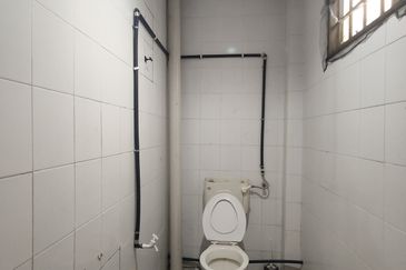 Pandamaran warehouse 