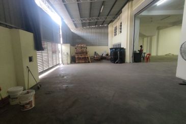 Pandamaran warehouse 