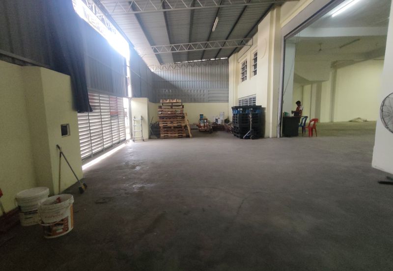 Pandamaran warehouse 