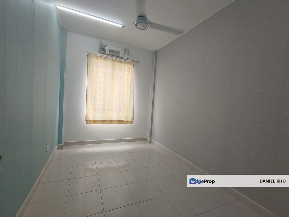 Renovated kitchen cabinet ground floor unit apartment nearby Lrt station ( Johan Setia ) , Selangor, Klang