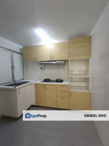 Renovated kitchen cabinet ground floor unit apartment nearby Lrt station ( Johan Setia ) , Selangor, Klang