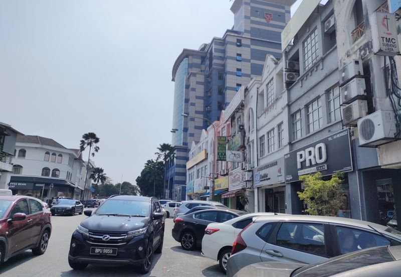 Taipan Business Centre, USJ 10