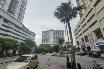 Shop Alam Idaman Shah Alam ( First floor ) 