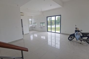 Luxura Residence @ twentyfive.7