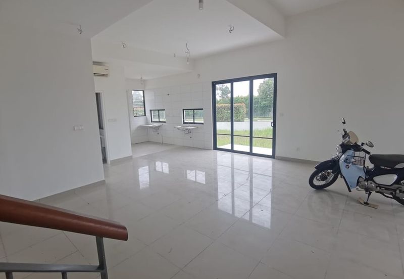 Luxura Residence @ twentyfive.7