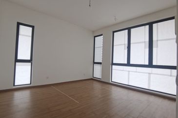 Luxura Residence @ twentyfive.7