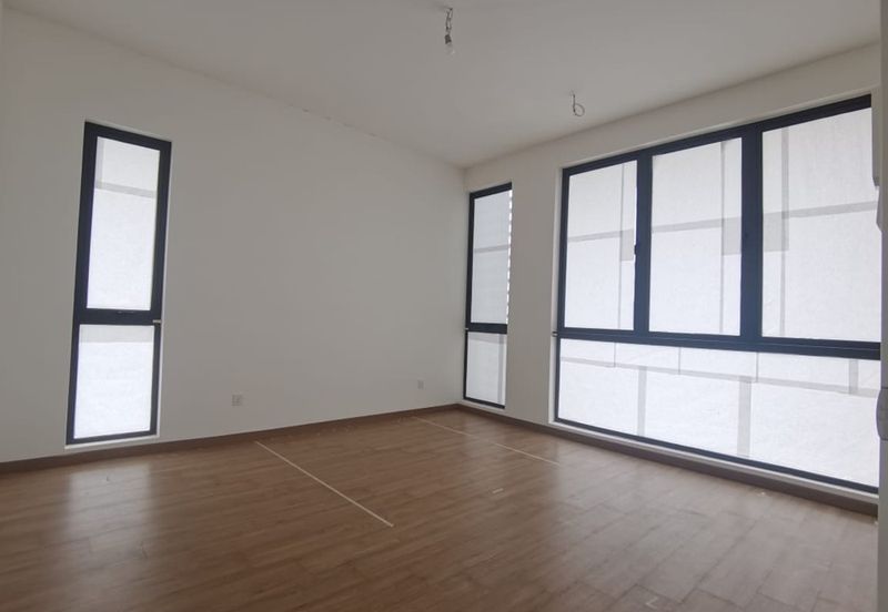 Luxura Residence @ twentyfive.7