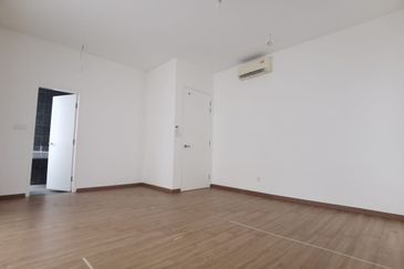 Luxura Residence @ twentyfive.7