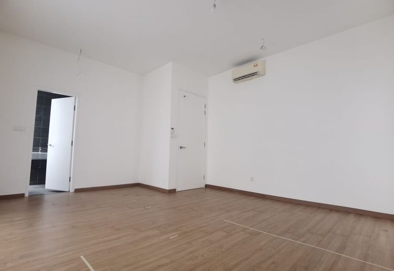 Luxura Residence @ twentyfive.7