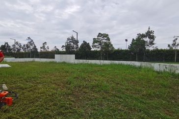 Luxura Residence @ twentyfive.7