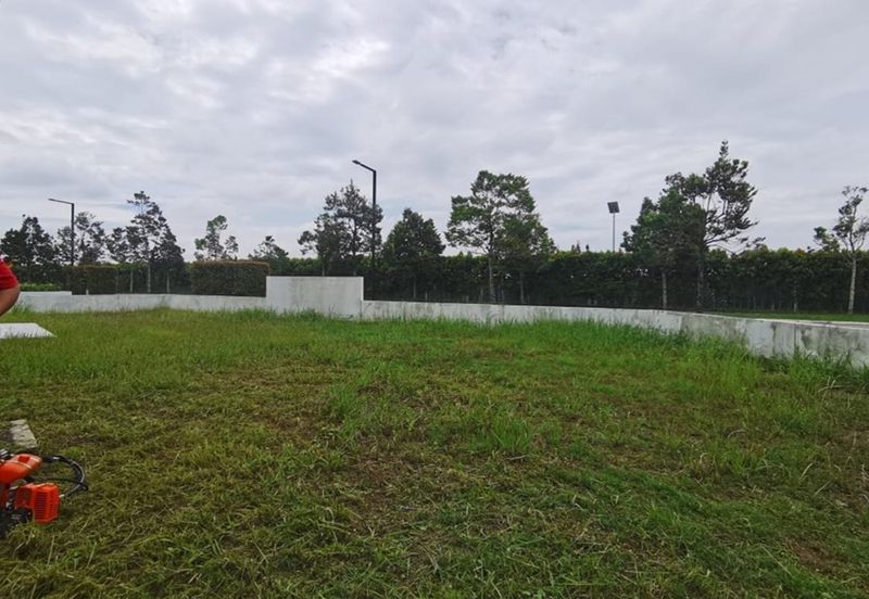 Luxura Residence @ twentyfive.7