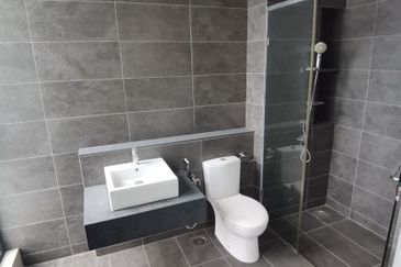 Luxura Residence @ twentyfive.7