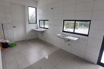 Luxura Residence @ twentyfive.7