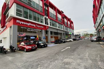 Jalan Cemerlang,  Pusat Perdagangan Banting, 42700 Banting