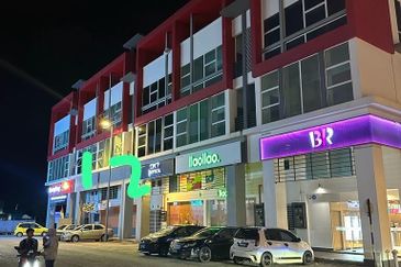 Jalan Cemerlang,  Pusat Perdagangan Banting, 42700 Banting
