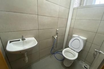 Jalan Cemerlang,  Pusat Perdagangan Banting, 42700 Banting