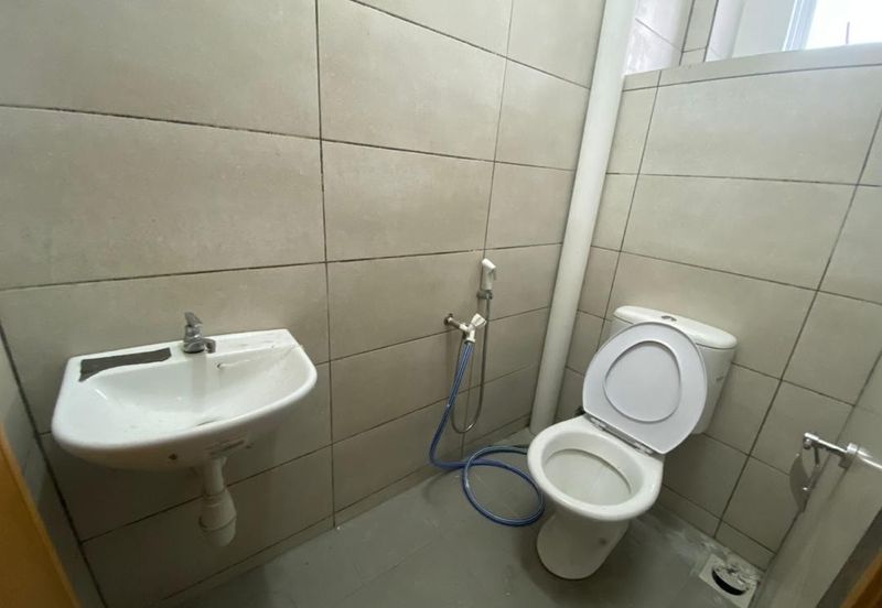 Jalan Cemerlang,  Pusat Perdagangan Banting, 42700 Banting