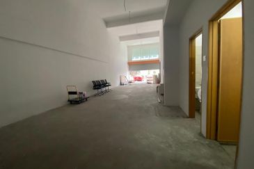 Jalan Cemerlang,  Pusat Perdagangan Banting, 42700 Banting