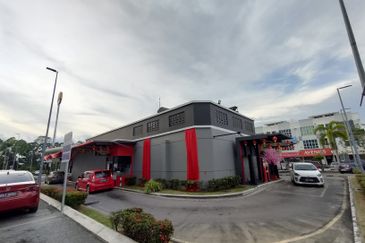 Jalan Cemerlang,  Pusat Perdagangan Banting, 42700 Banting