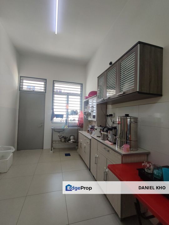 24 x 85 Kota Bayuemas Klang guarded & gated walking distance to Lrt station, Selangor, Klang