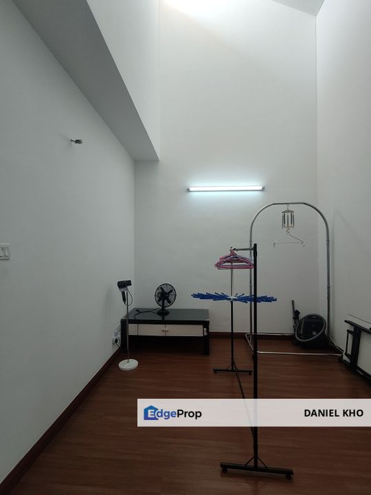 24 x 85 Kota Bayuemas Klang guarded & gated walking distance to Lrt station, Selangor, Klang