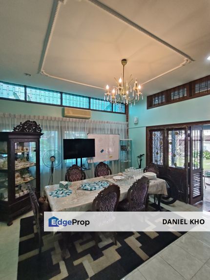 lassic 2-Story Bungalow in Well-Maintained Section 2, Shah Alam, Selangor, Shah Alam