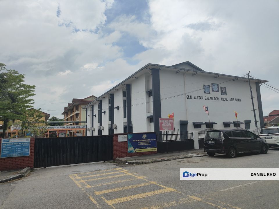 lassic 2-Story Bungalow in Well-Maintained Section 2, Shah Alam, Selangor, Shah Alam